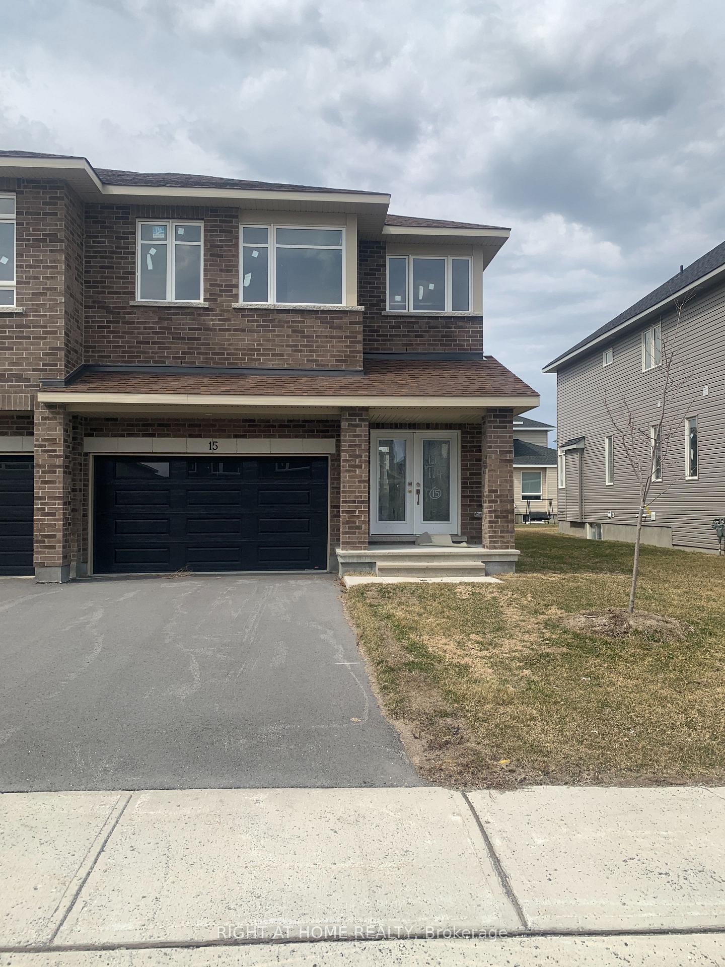 15 Wylie Way, Carleton Place, ON K7C 0C4