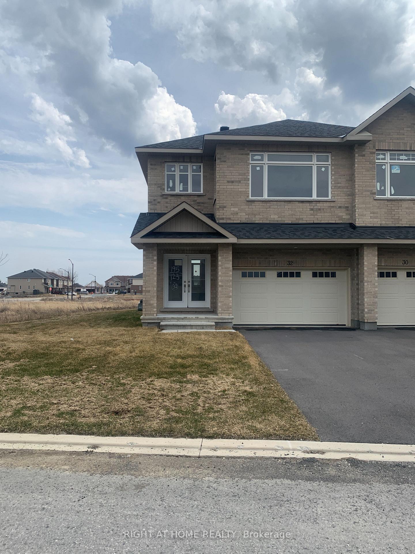 32 Wylie Way, Carleton Place, ON K7C 0C4