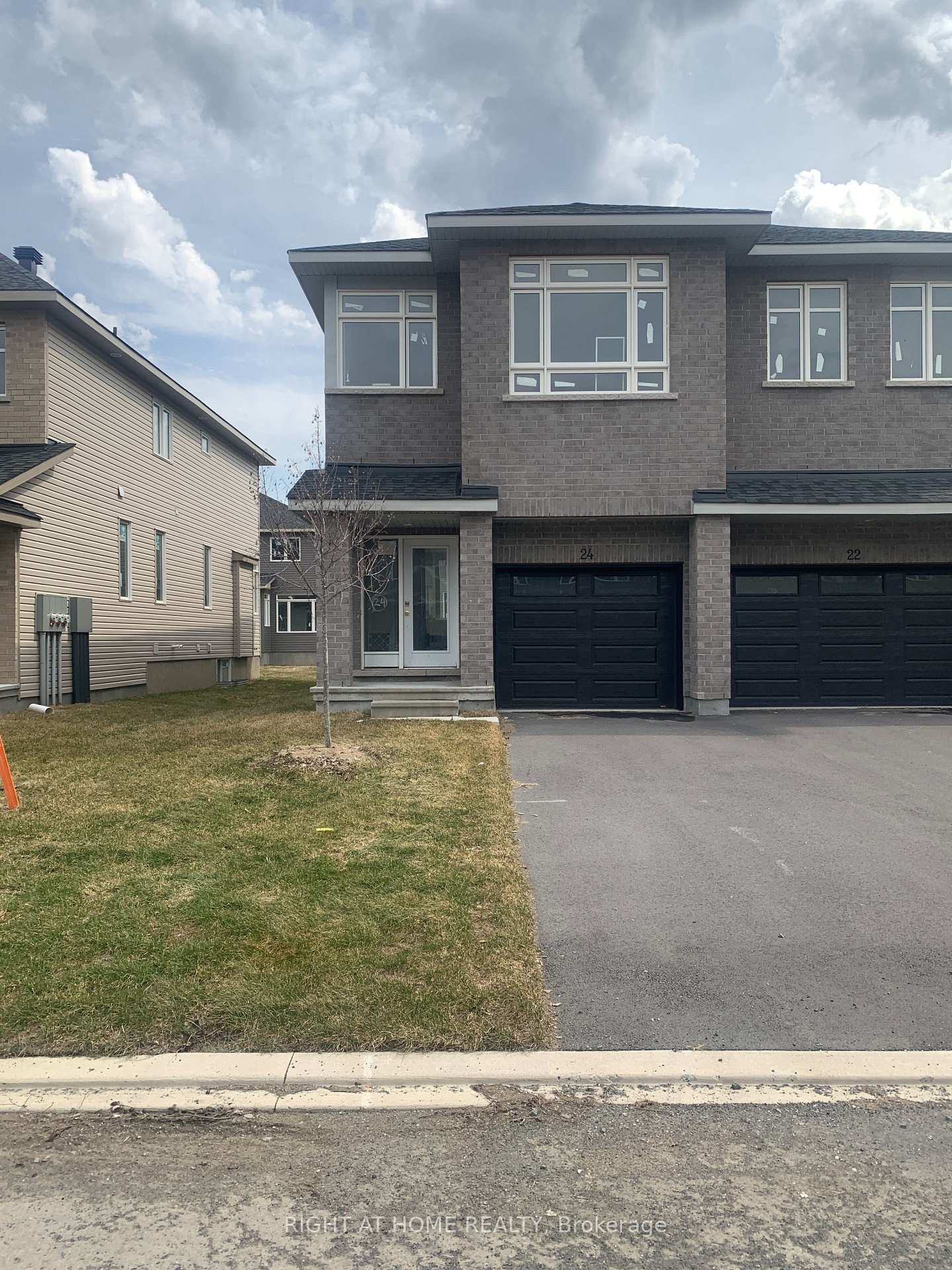 24 Wylie Way, Carleton Place, ON K7C 0C4