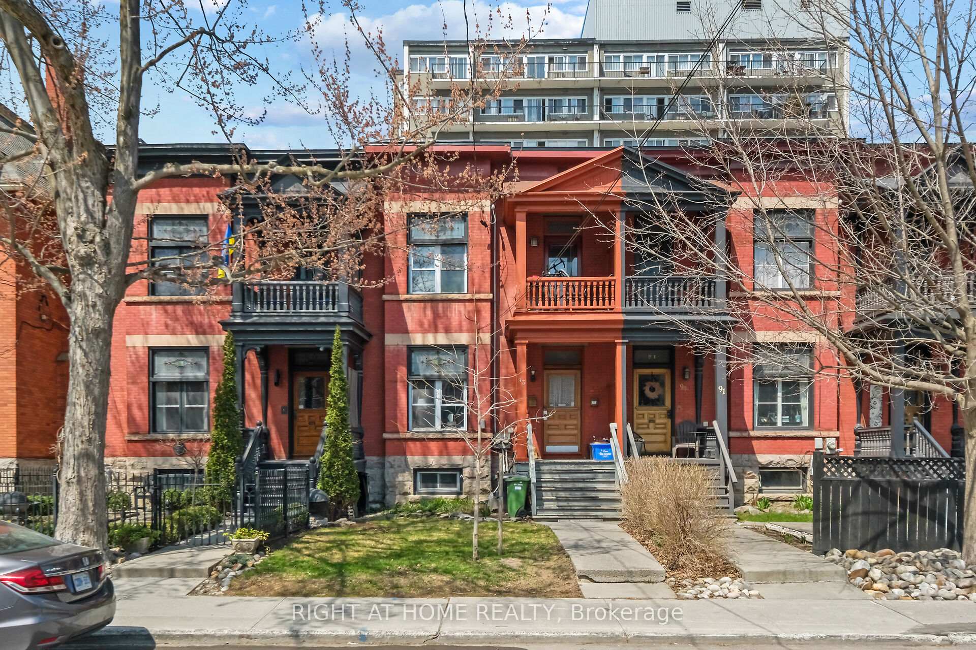 93 Gilmour Street, Ottawa Centre, ON K2P 0N5