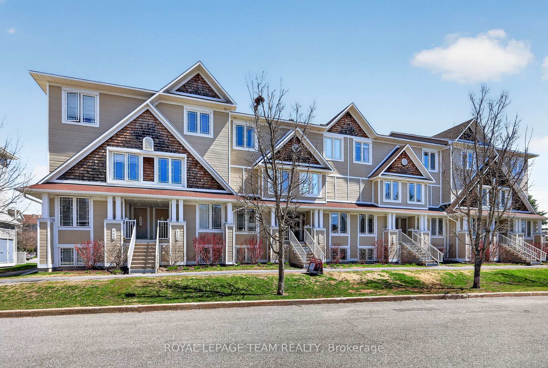 424 Hillsboro Private 13, Kanata, ON K2M 3A8