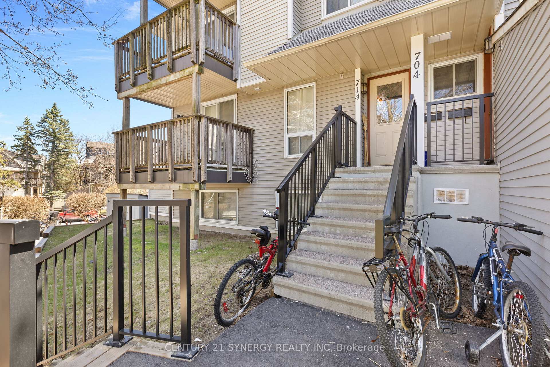714 Tanguay Court, Kanata, ON K2L 3X2