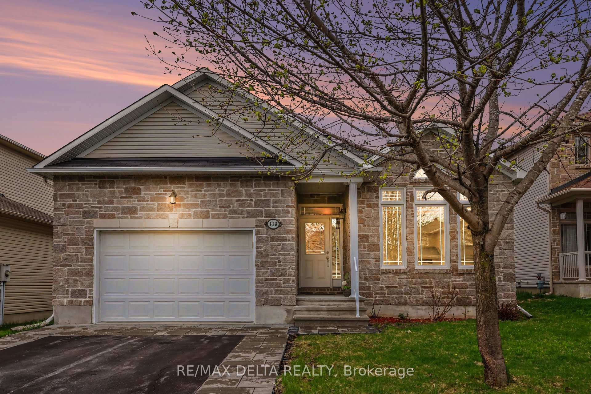 128 Topaze Crescent, Clarence-Rockland, ON K4K 0E3
