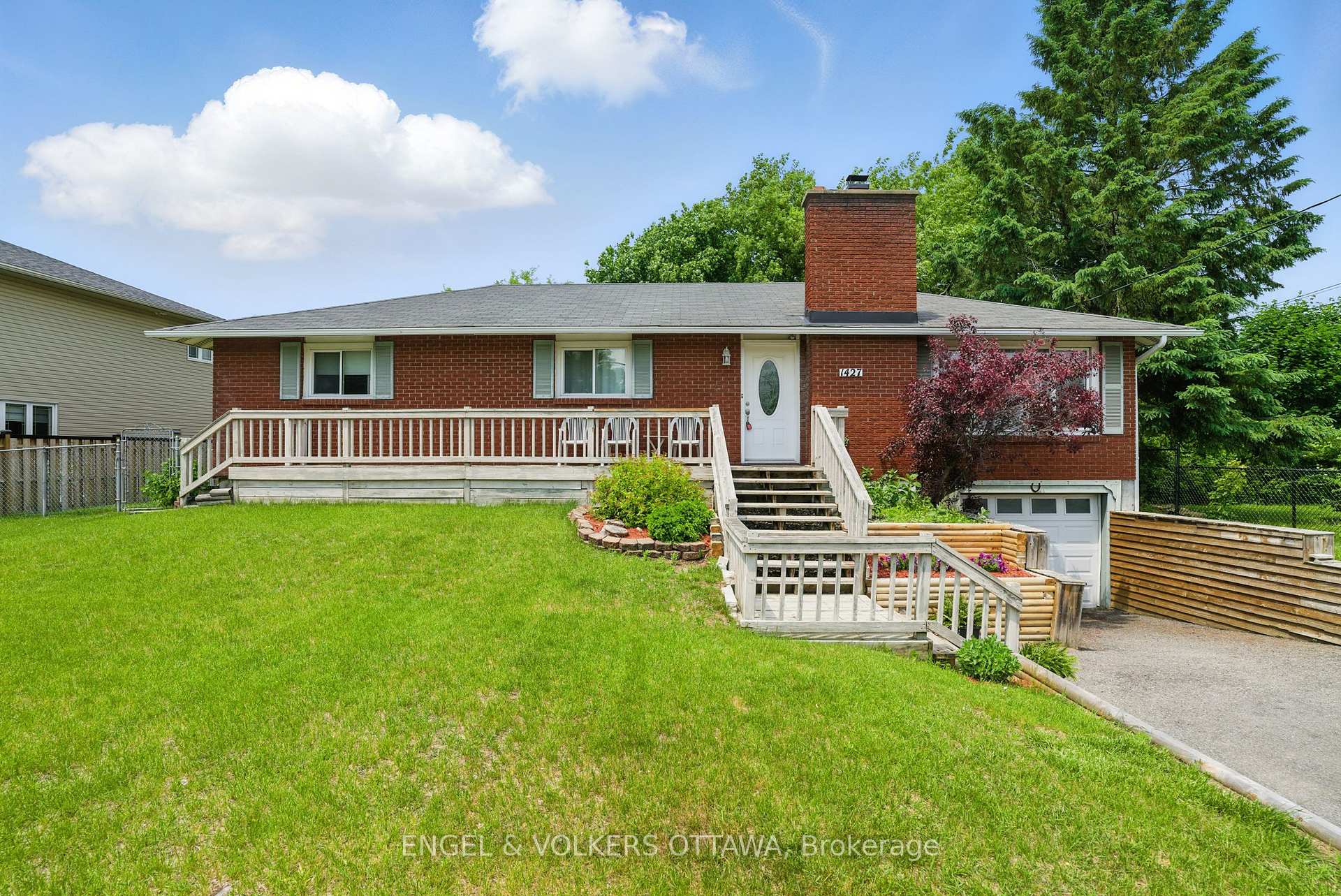 1427 Rosebella Avenue, Blossom Park - Airport and Area, ON K1T 1E5