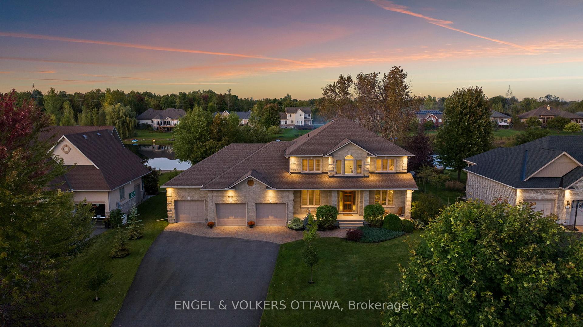 6808 Suncrest Drive, Greely - Metcalfe - Osgoode - Vernon and Area, ON K4P 0B2
