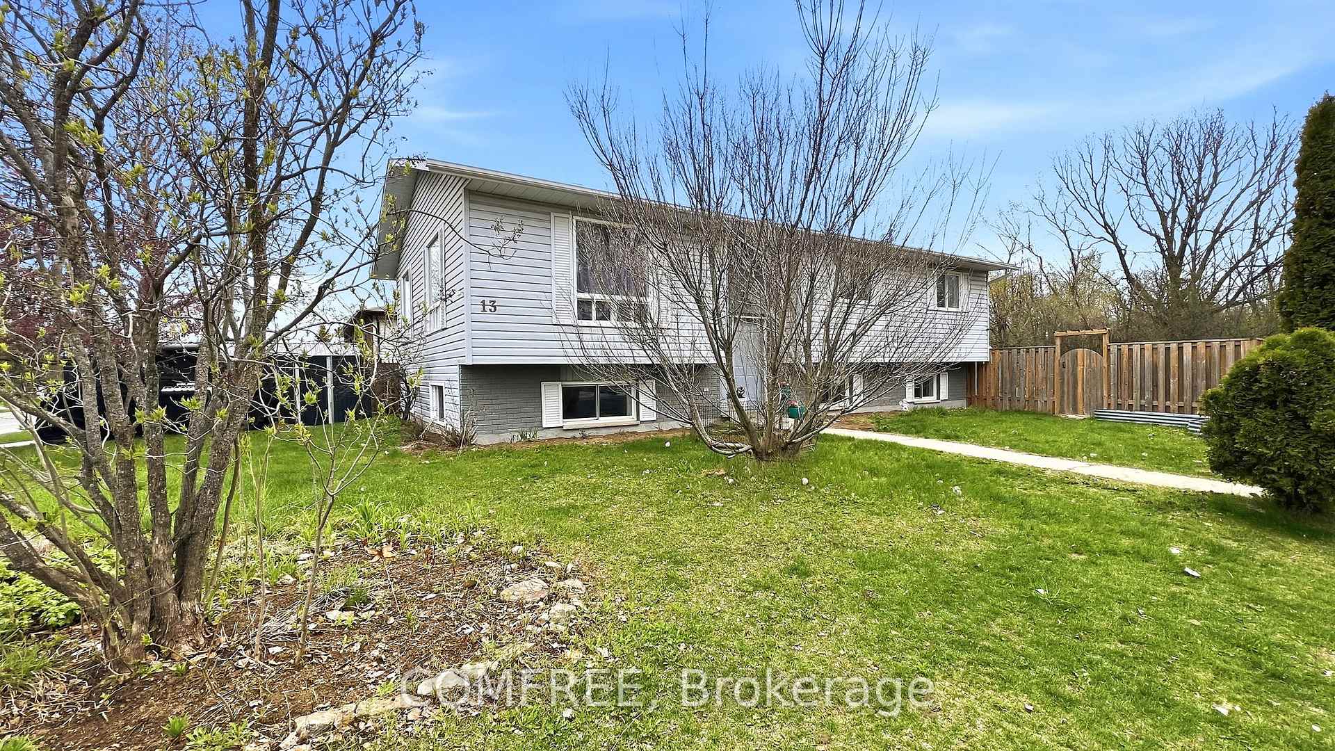 13 Pearl Street, Smiths Falls, ON K7A 5G2