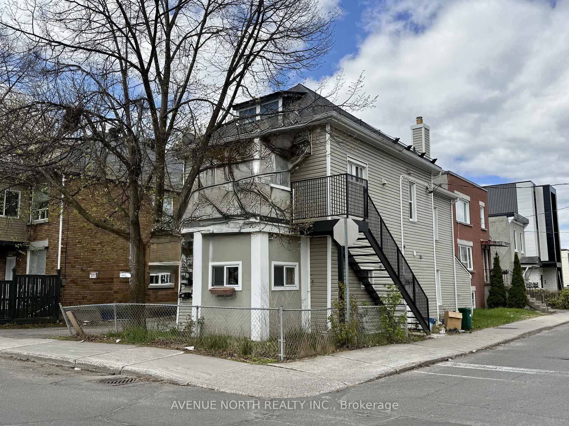 216 Hannah Street, Vanier and Kingsview Park, ON K1L 7M8