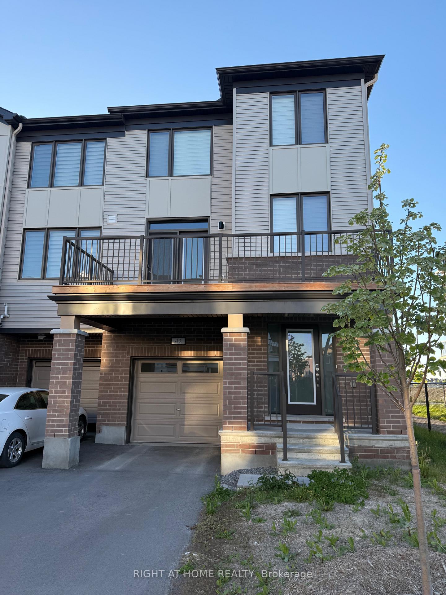 42 STITCH Mews, Stittsville - Munster - Richmond, ON K0A 2Z0
