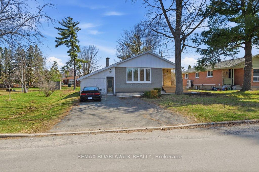 1279 Adirondack Drive, Parkway Park - Queensway Terrace S and Area, ON K2C 2V7
