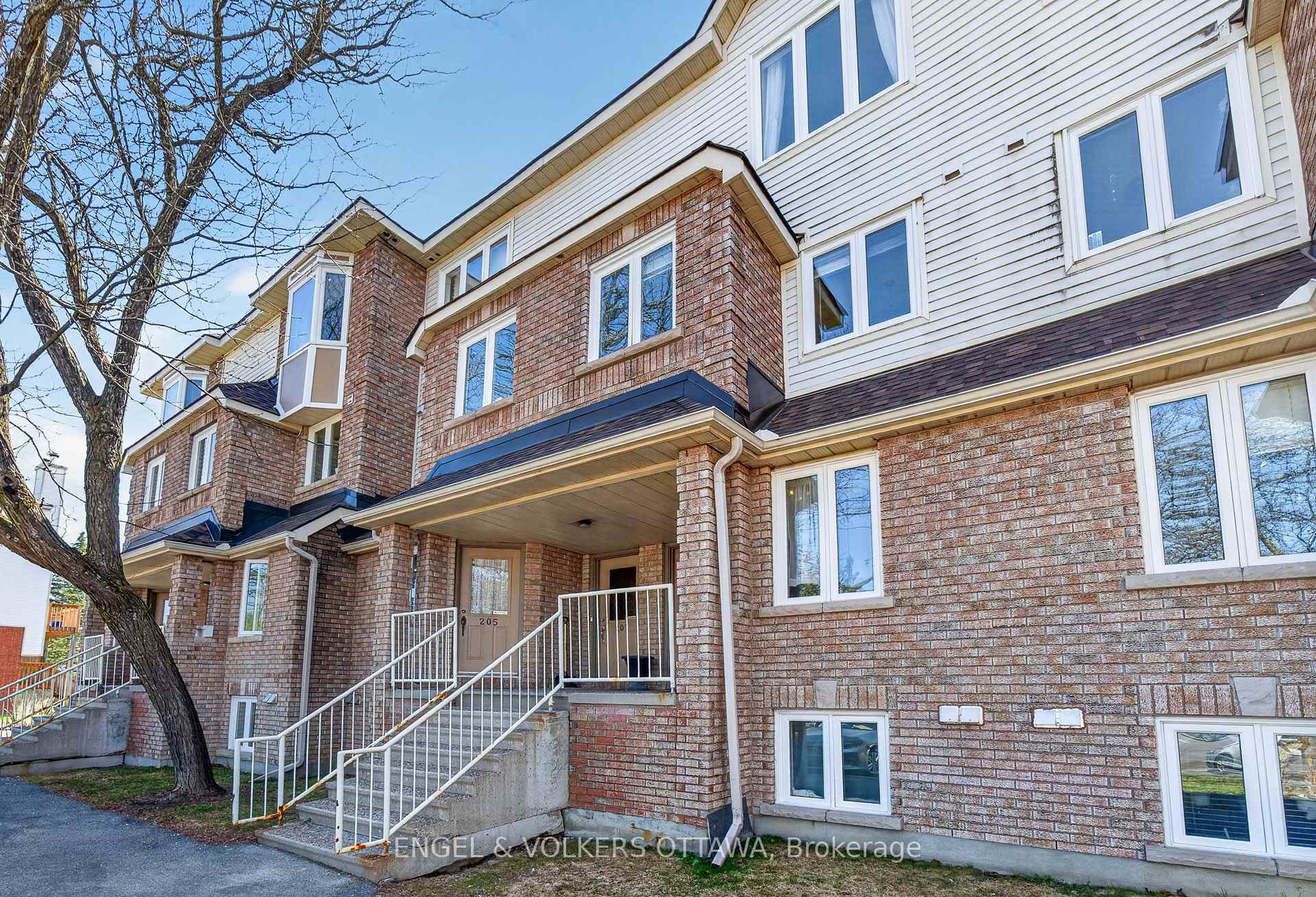 211 Briston Private, Hunt Club - South Keys and Area, ON K1G 5R5
