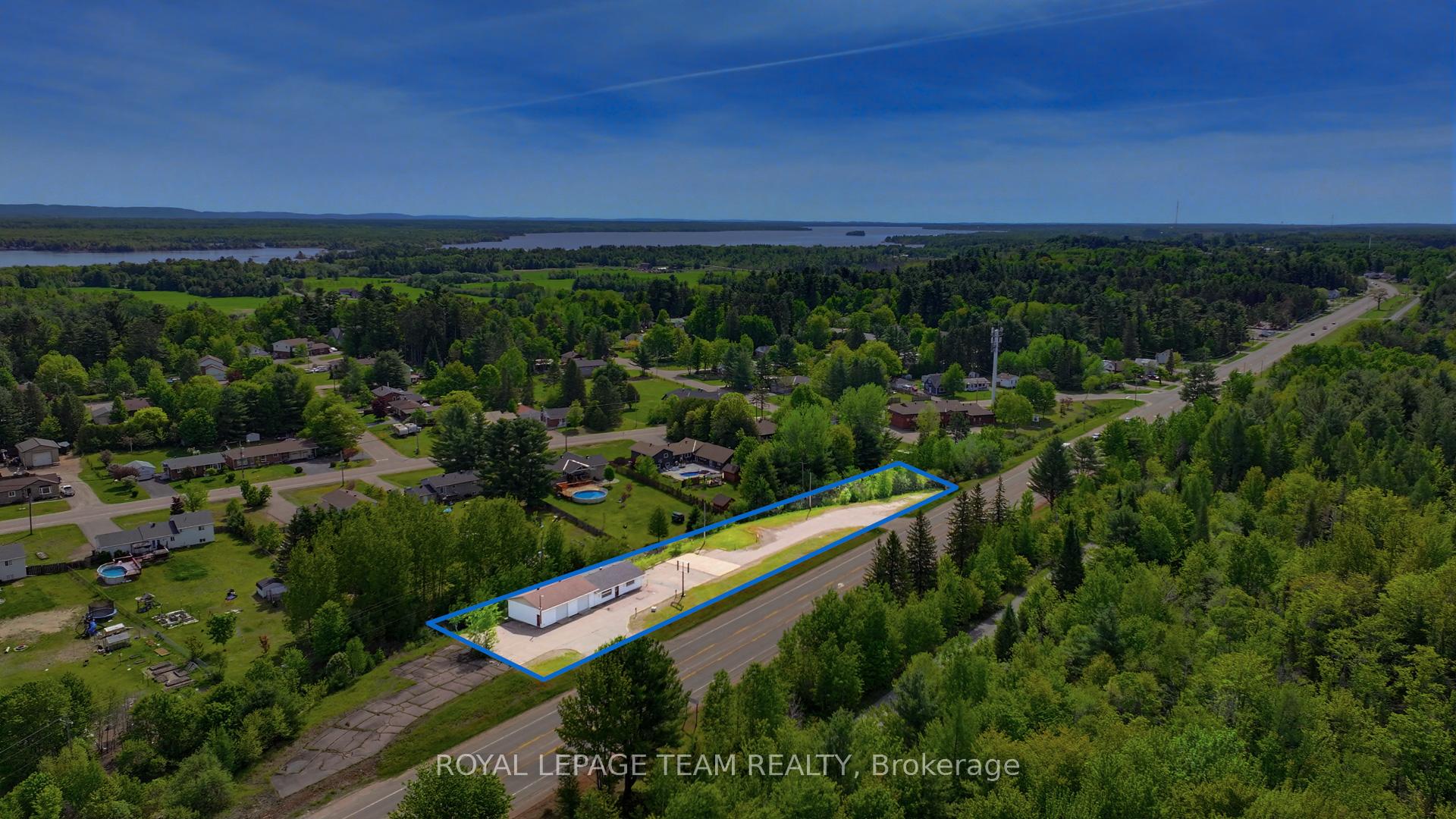 2427 PETAWAWA Boulevard, Petawawa, ON K8H 2Z4