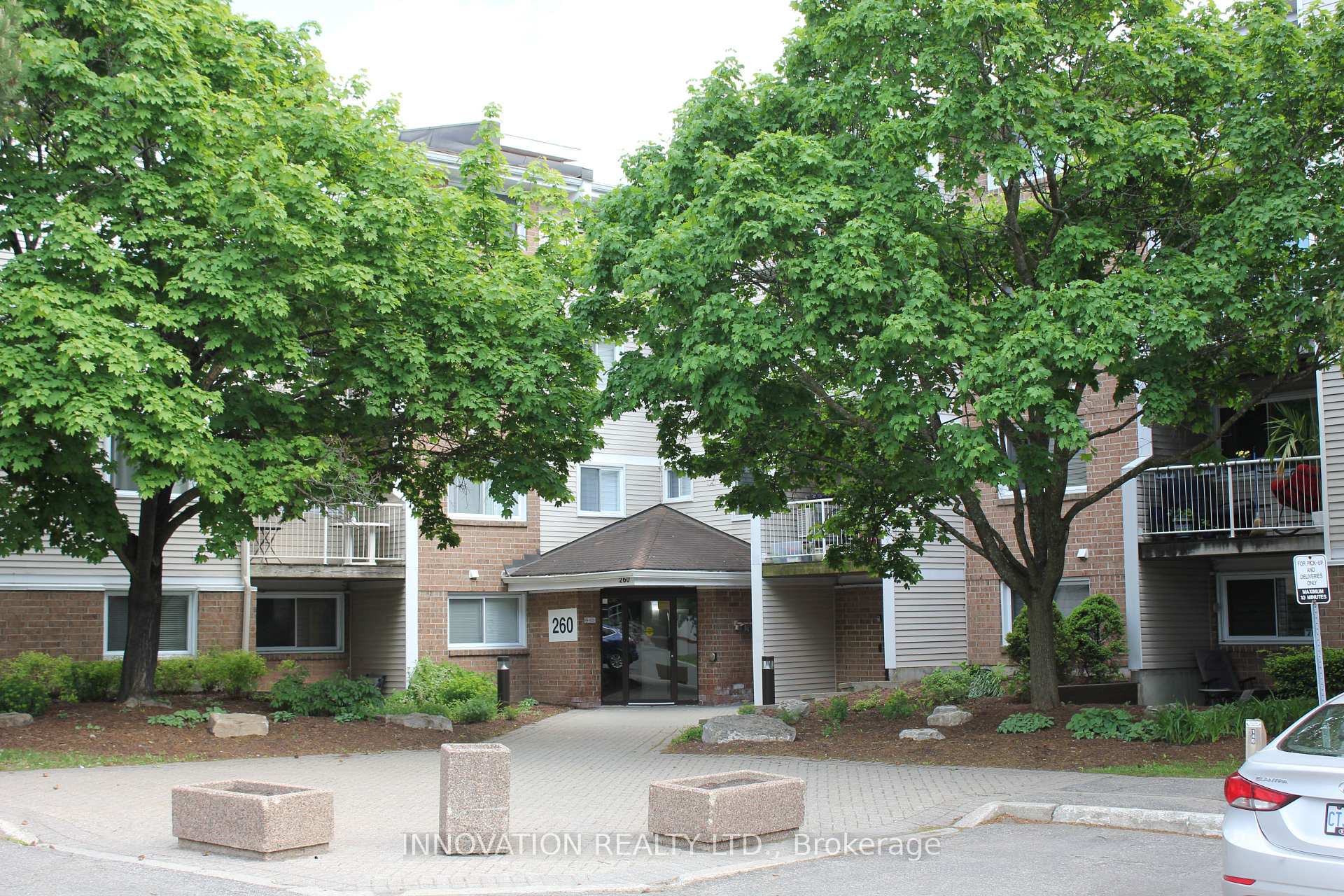 260 Brittany Drive 203, Manor Park - Cardinal Glen and Area, ON K1K 4M2