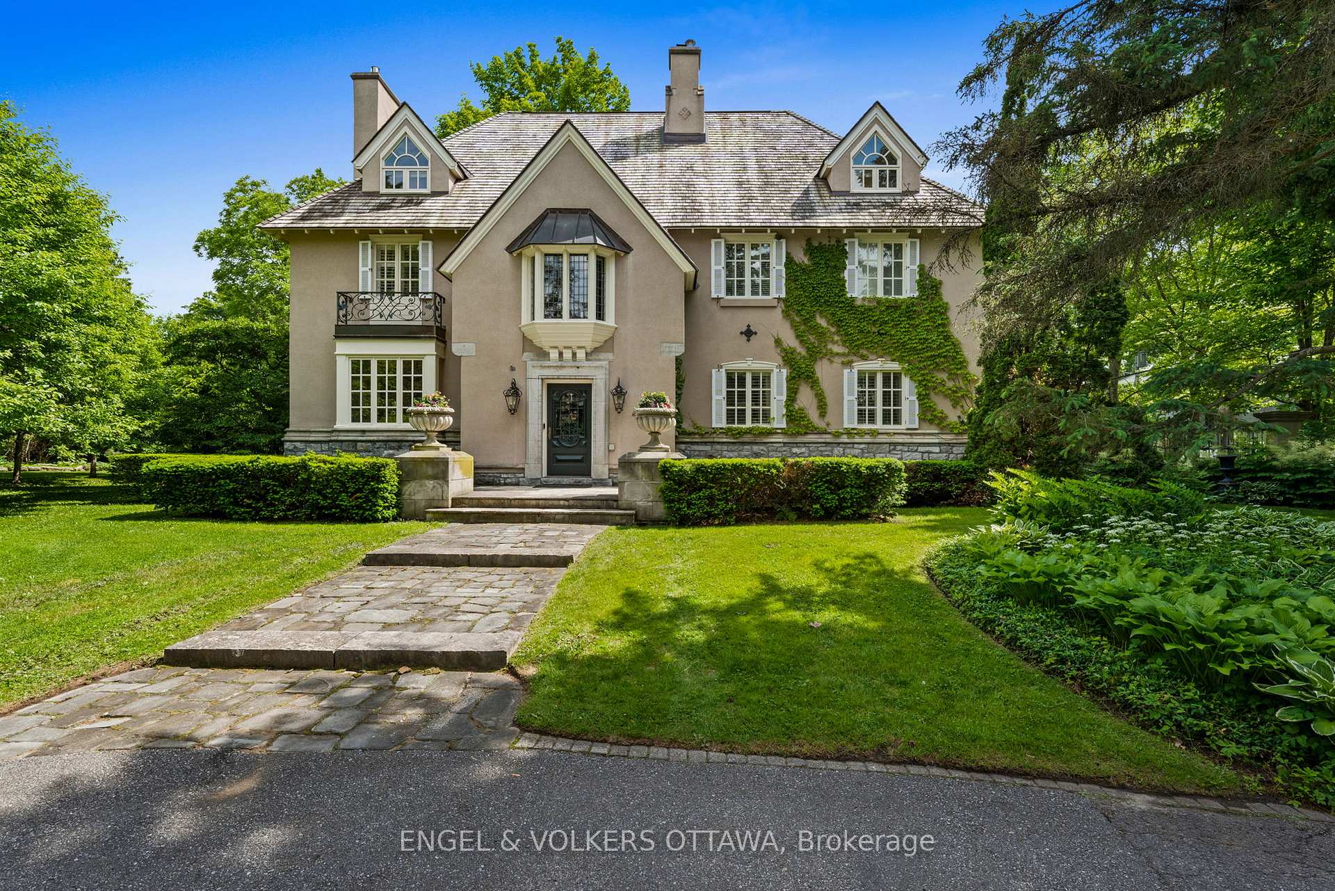 218 Coltrin Road, Rockcliffe Park, ON K1M 0A6