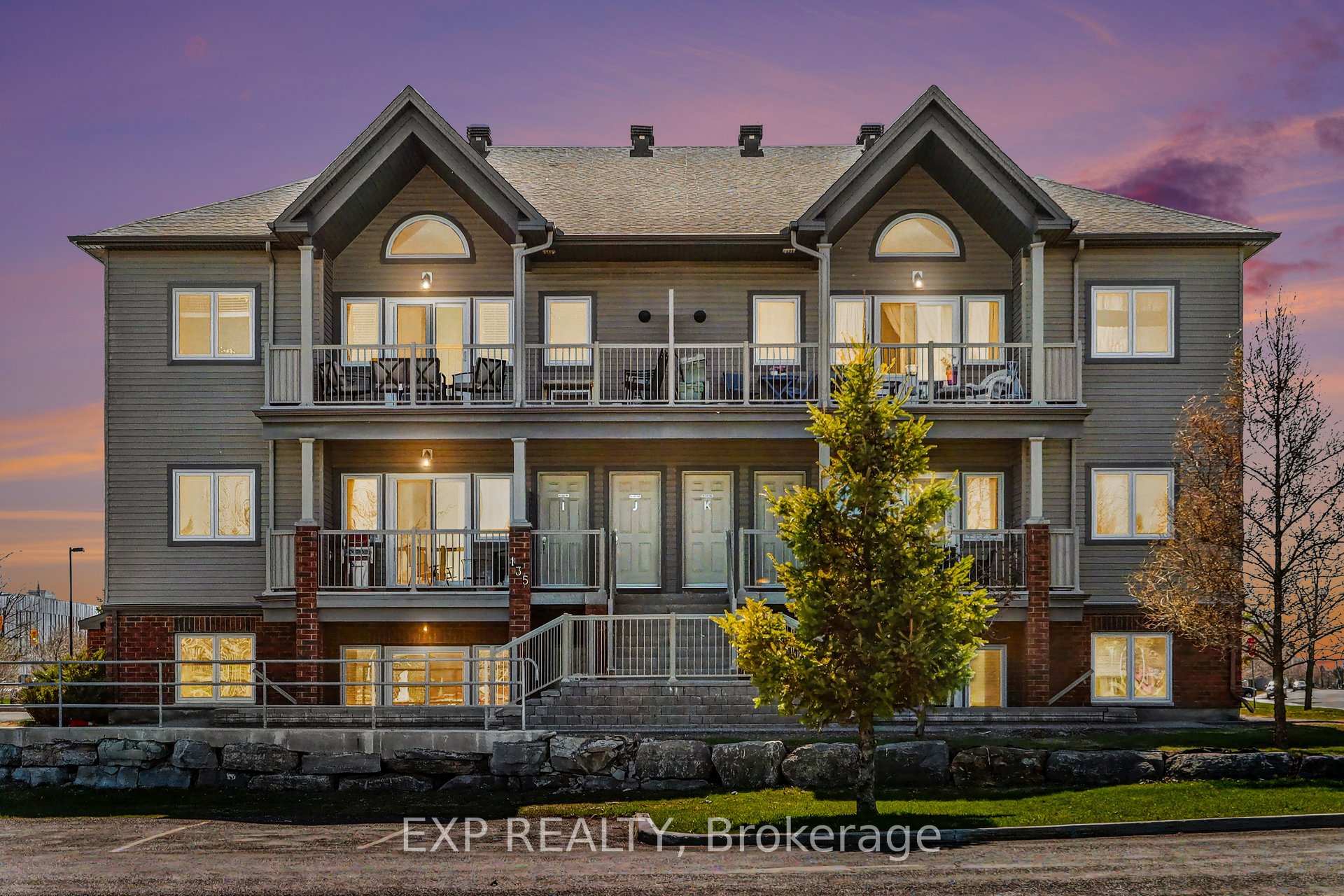 135 Harthill Way J, Barrhaven, ON K2J 5V1