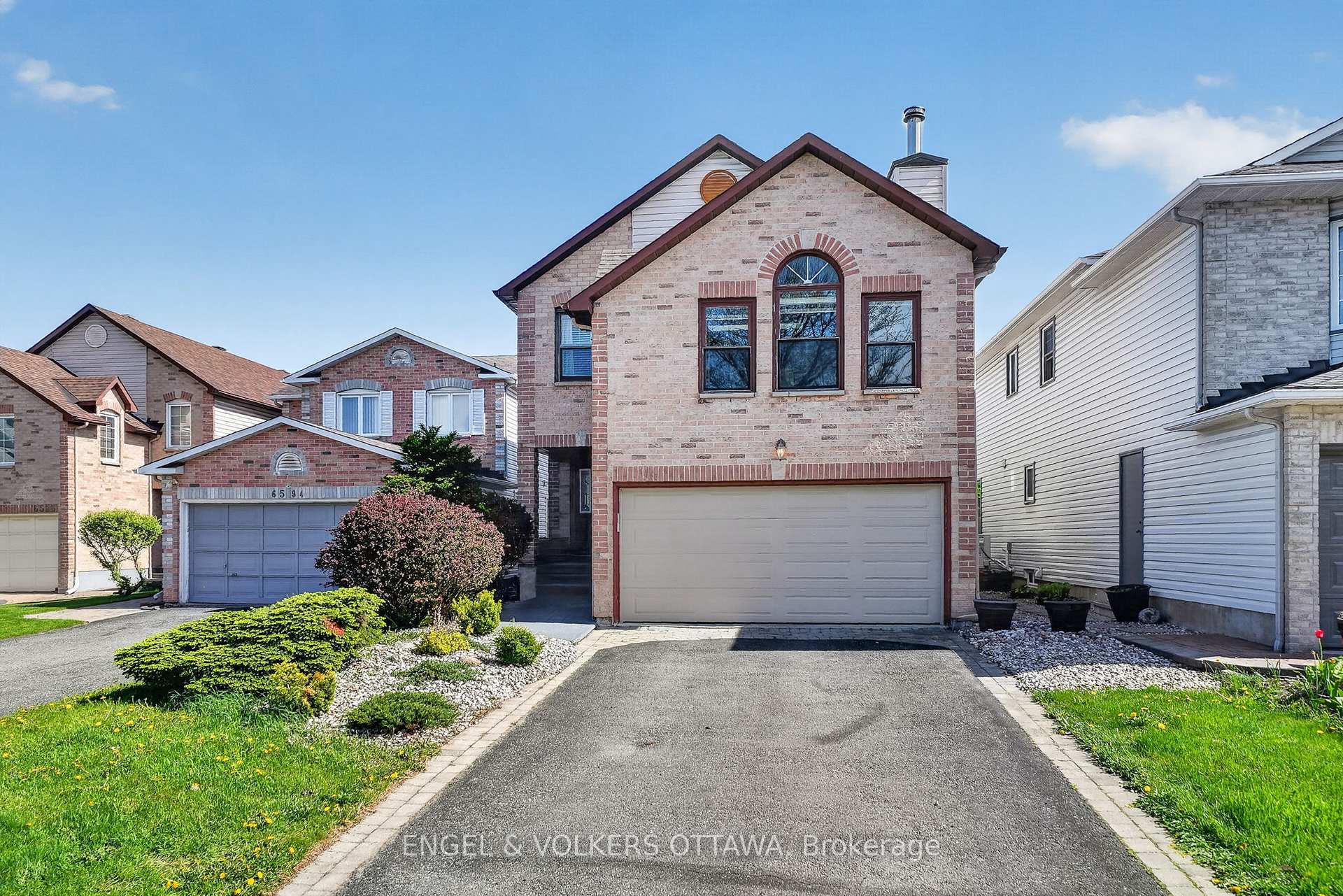 6592 Windsong Avenue, Orleans - Convent Glen and Area, ON K1C 6M9