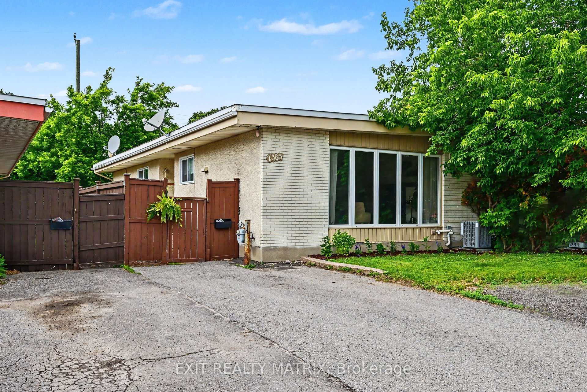 2385 Walkley Road, Elmvale Acres and Area, ON K1H 2H1