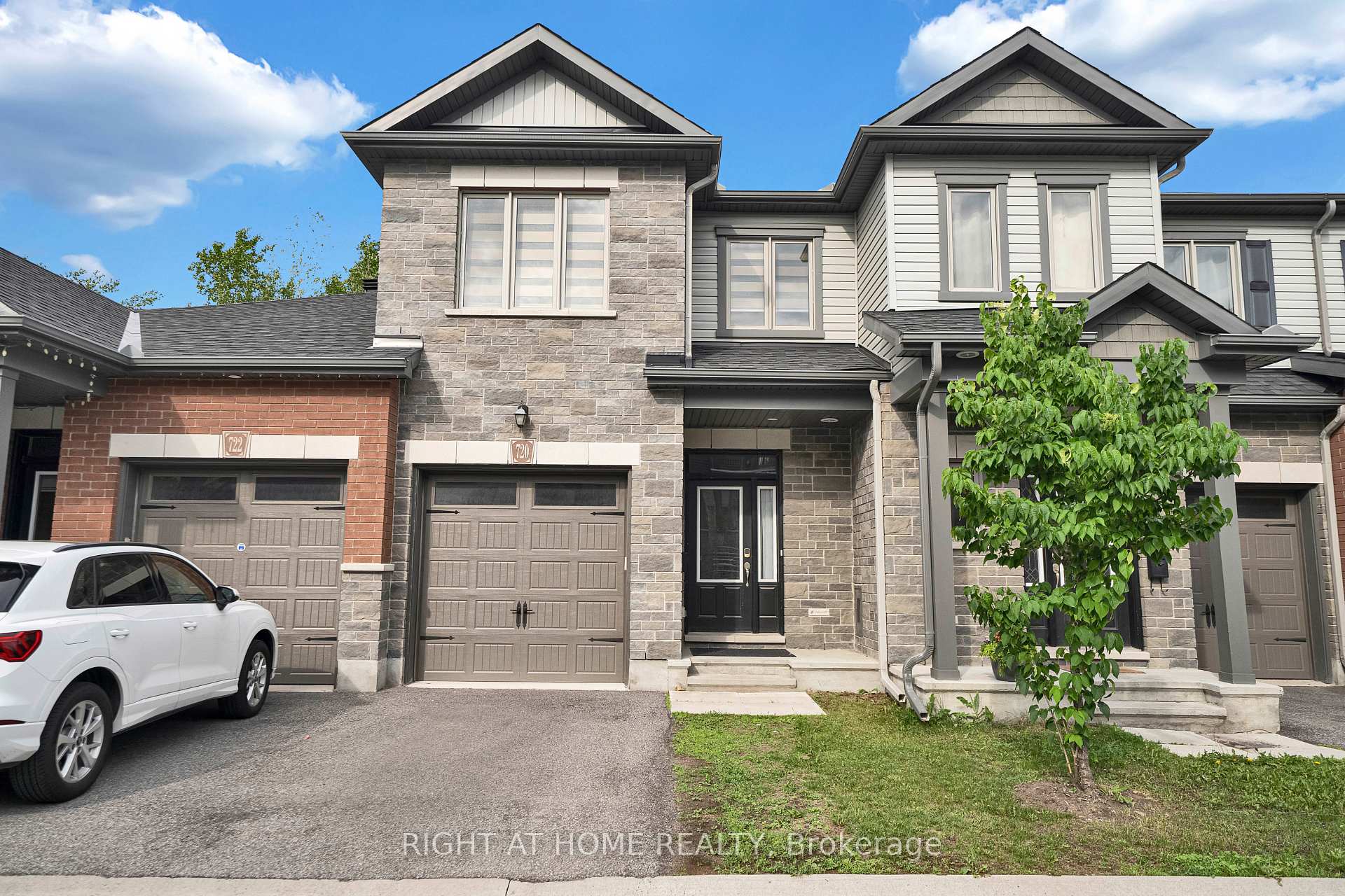 720 Dearborn, Blossom Park - Airport and Area, ON K1T 0W4