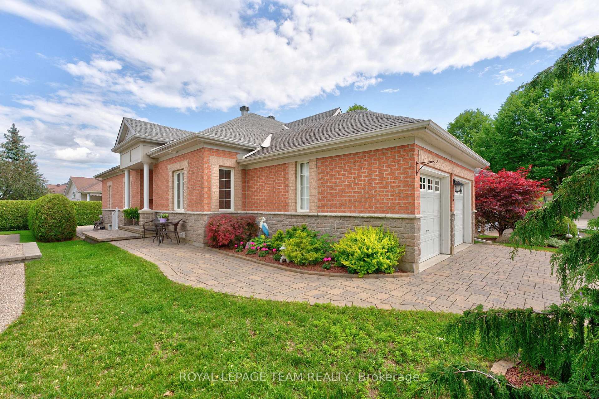 3 Goldora Private, Kanata, ON K2T 1K8