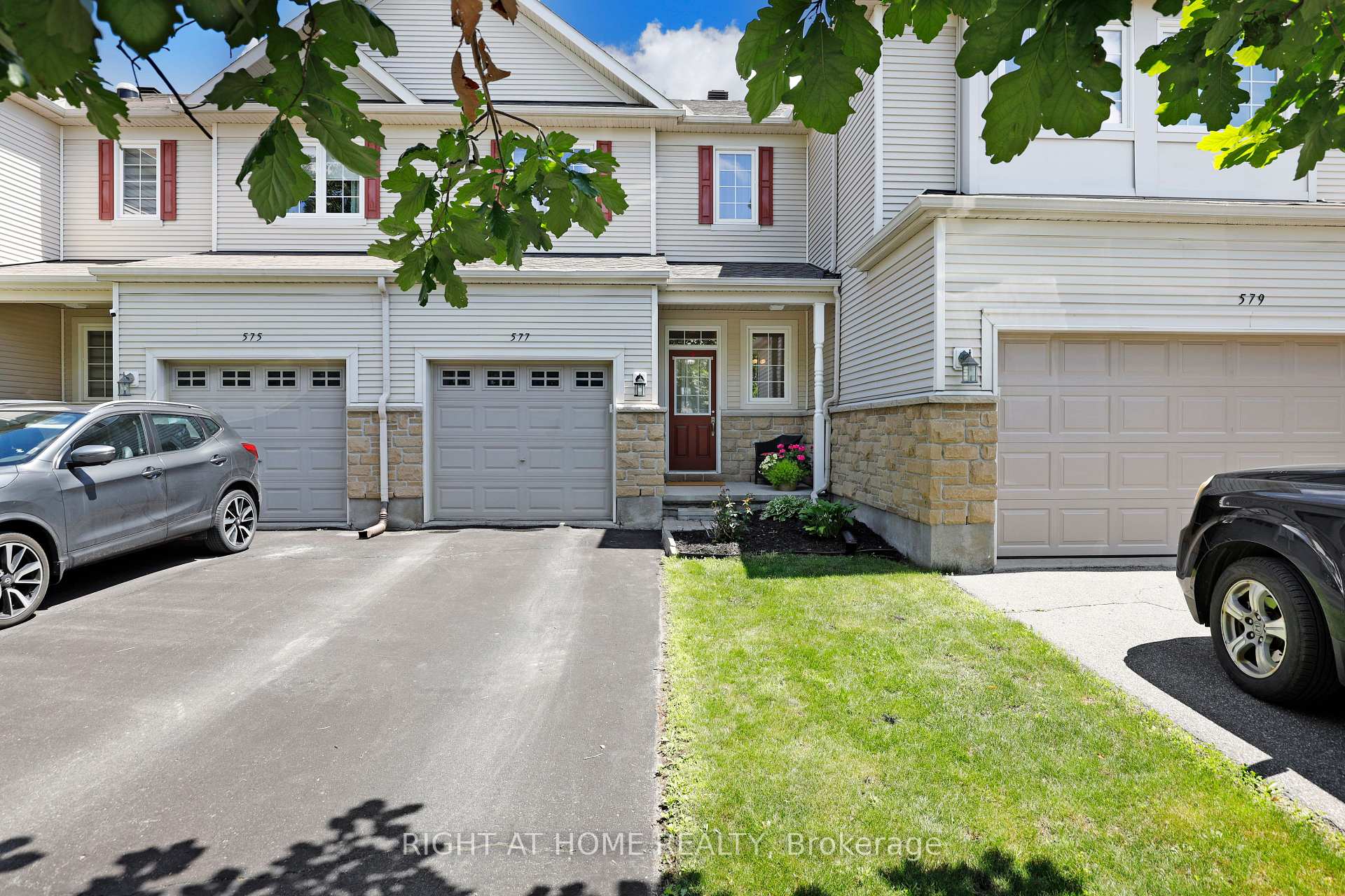 577 Ashbourne Crescent, Barrhaven, ON K2J 0P5