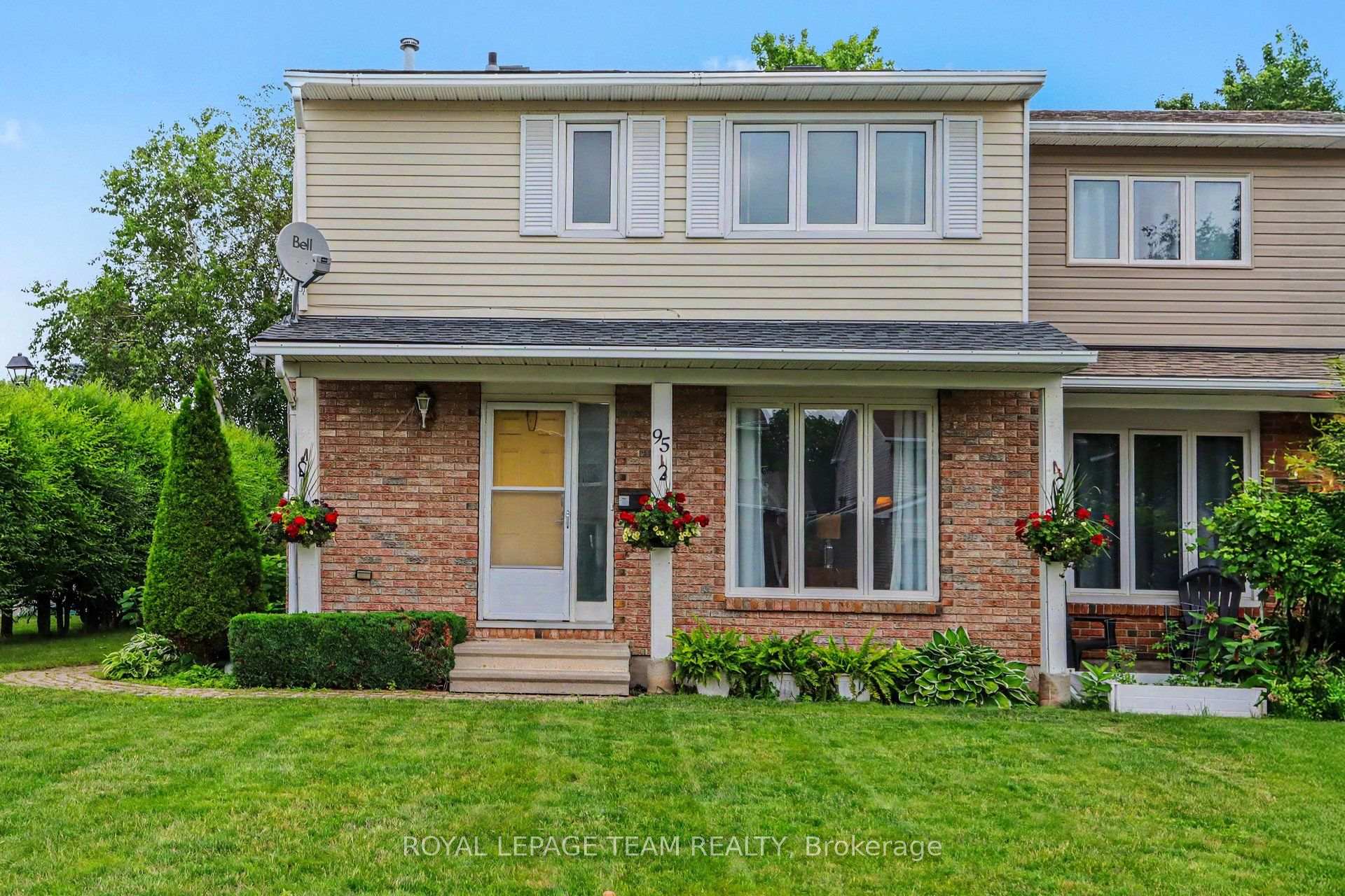 95 Seabrooke Drive, Kanata, ON K2L 2H9