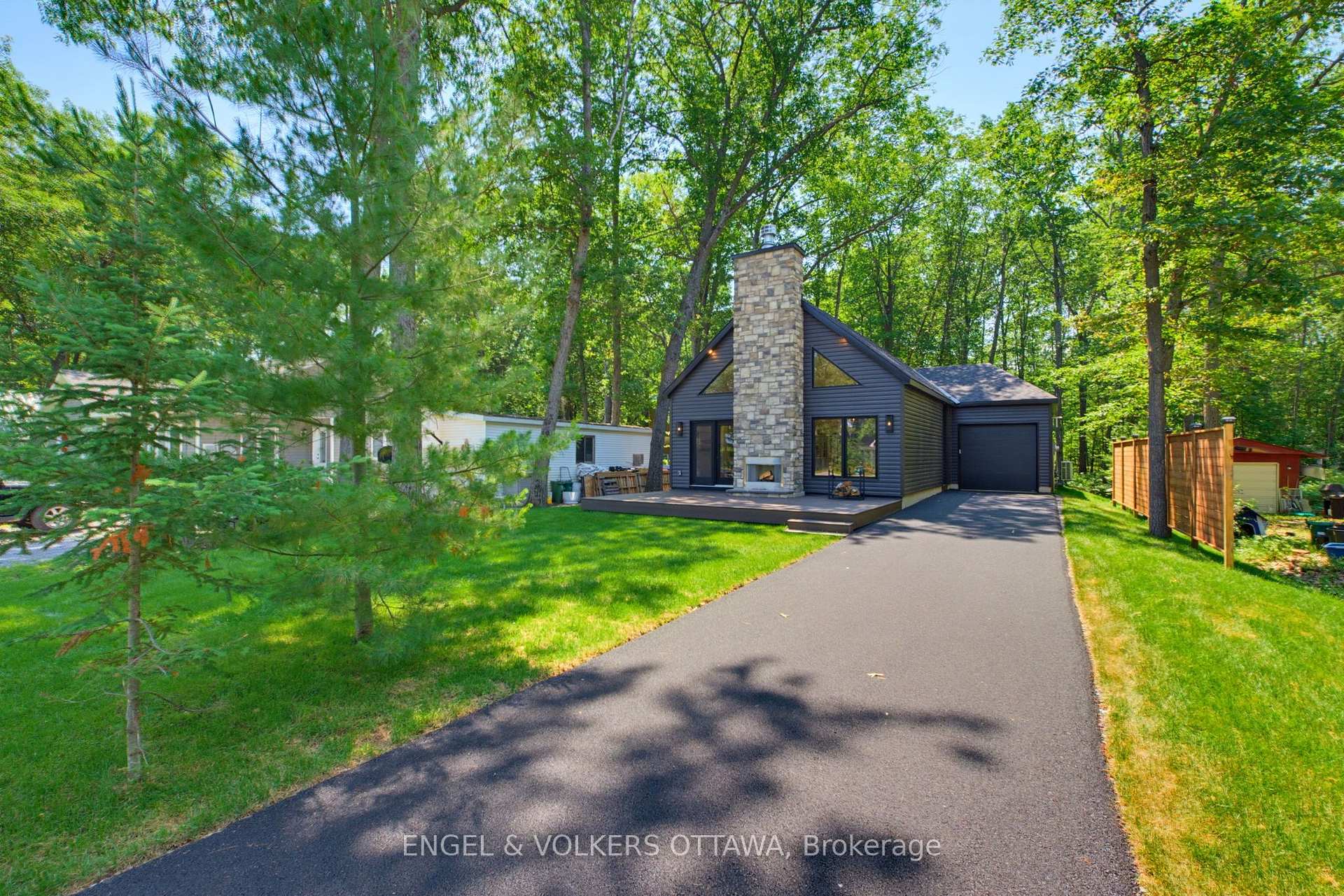 557 Bayview Drive, Constance Bay - Dunrobin - Kilmaurs - Woodlawn, ON K0A 3M0