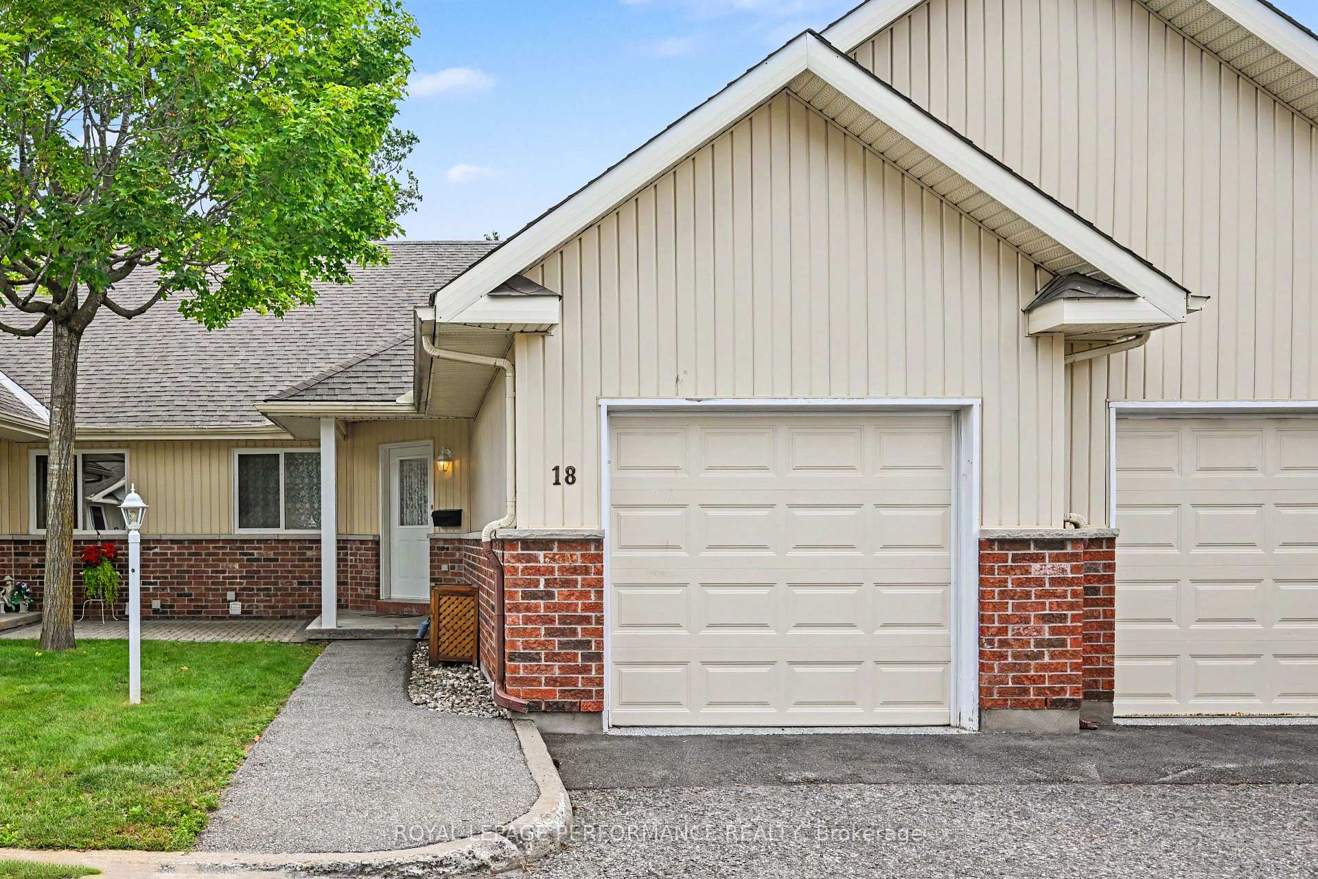 18 Daphne Crescent, Stittsville - Munster - Richmond, ON K2S 1Y1