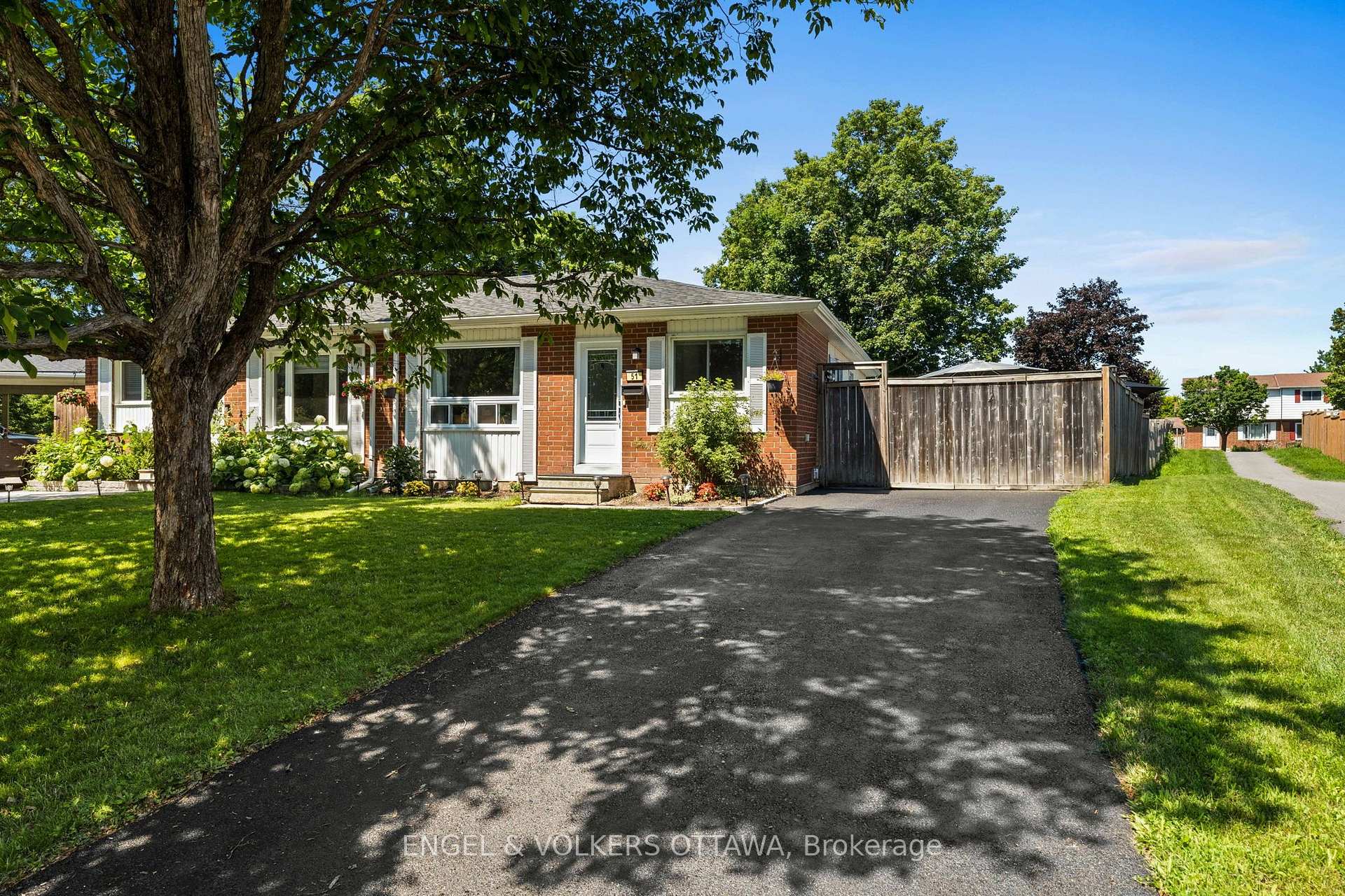 51 Morton Drive, Kanata, ON K2L 1W9