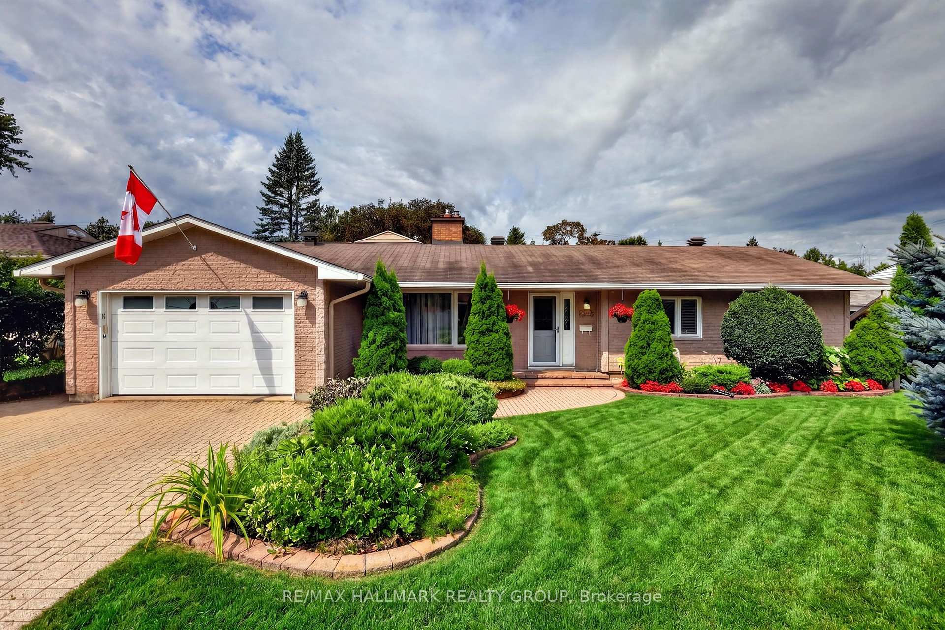2692 Colman Street, Billings Bridge - Riverside Park and Area, ON K1V 8J9