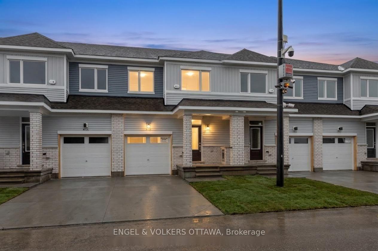 418 Les Emmerson Drive, Barrhaven, ON K2J 4J4