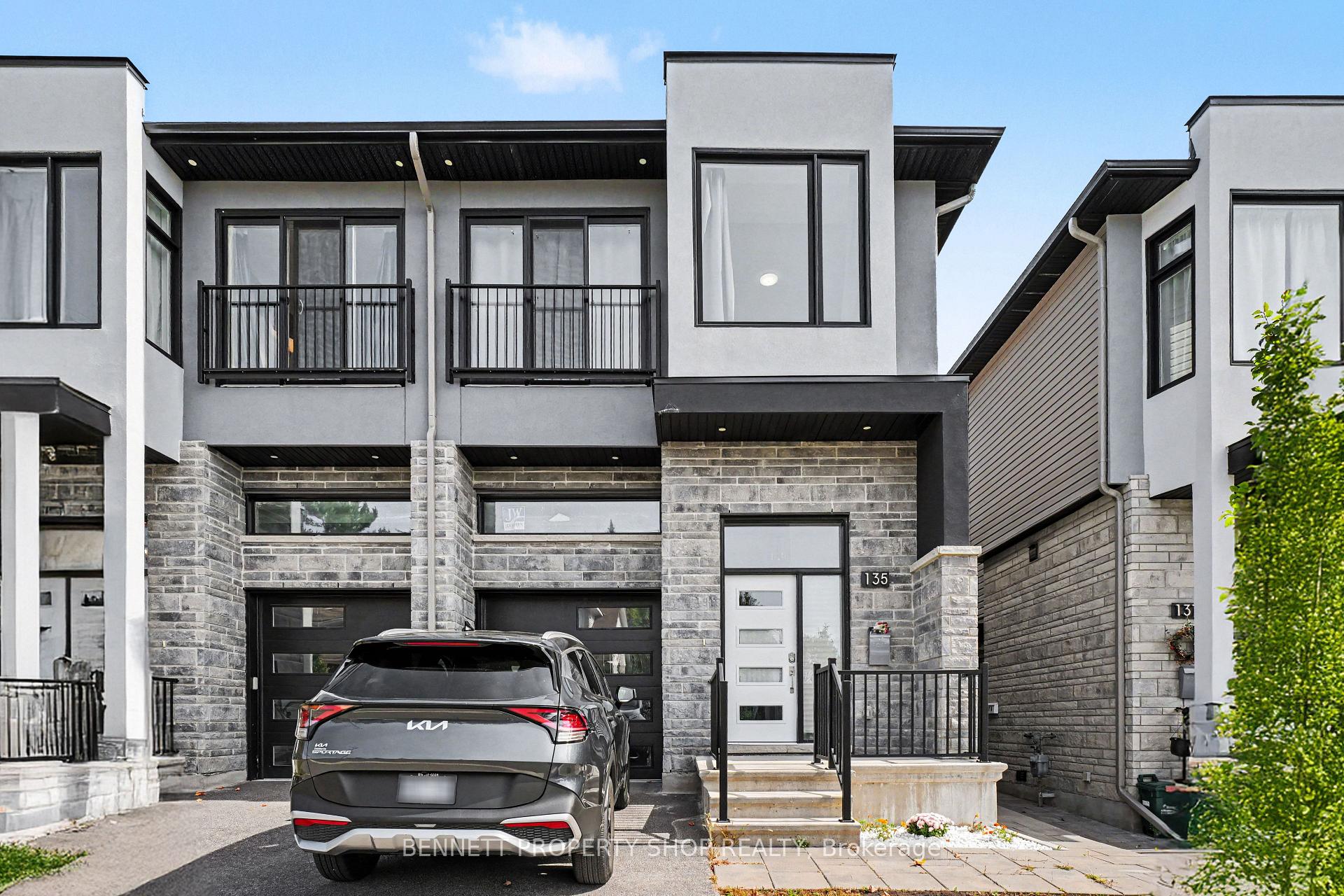 135 Duford Street, Vanier and Kingsview Park, ON K1L 6Z5